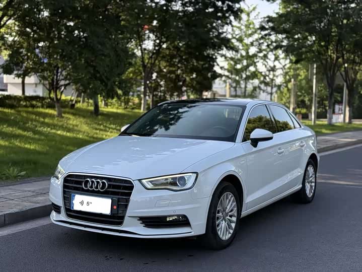 >8L Engine GCC Sedan Left Steering Dark Interior Fully Loaded Leather Seats Rear Camera R18 Automatic Gearbox 5