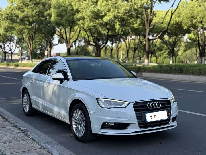 >8L Engine GCC Sedan Left Steering Dark Interior Fully Loaded Leather Seats Rear Camera R18 Automatic Gearbox 2