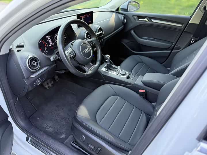 >8L Engine GCC Sedan Left Steering Dark Interior Fully Loaded Leather Seats Rear Camera R18 Automatic Gearbox 7