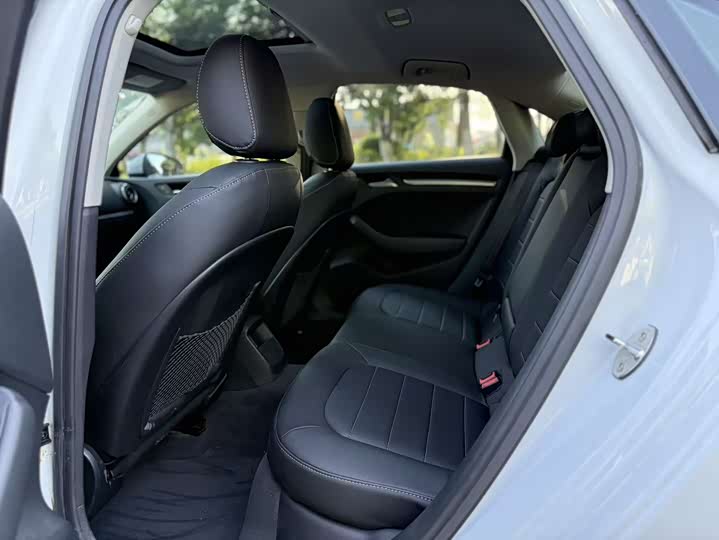 >8L Engine GCC Sedan Left Steering Dark Interior Fully Loaded Leather Seats Rear Camera R18 Automatic Gearbox 8