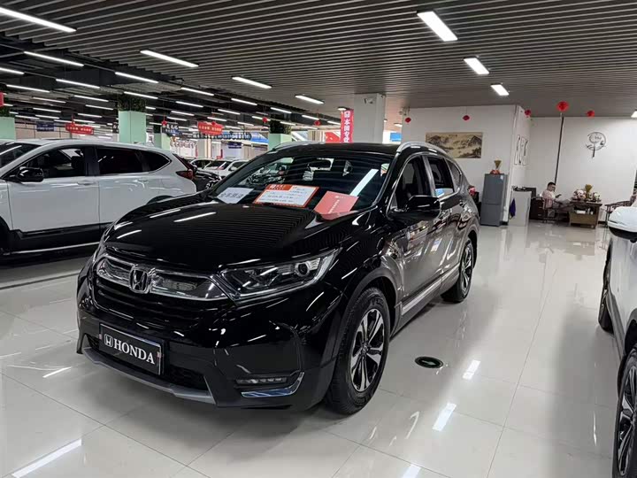 compact SUV, 17-inch tires, leather interior, left hand drive, equipped with aluminum alloy roof rack. 2