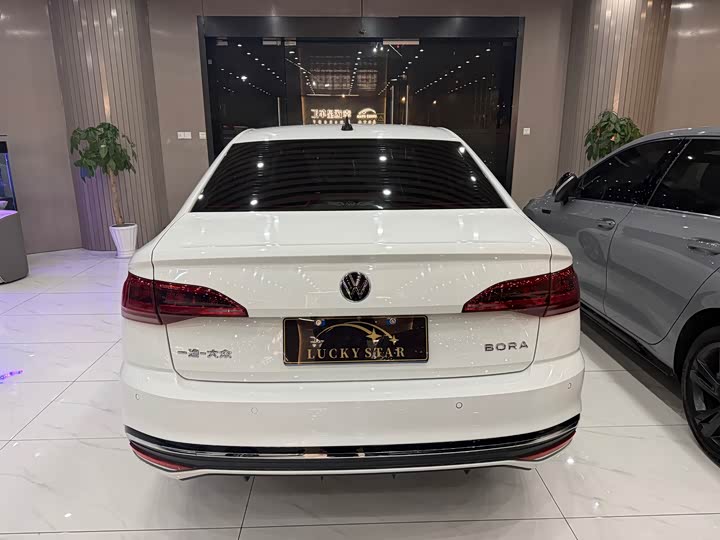 200TSI DSG Family Sedan 3