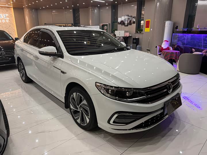 200TSI DSG Family Sedan 6