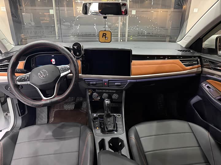 200TSI DSG Family Sedan 13