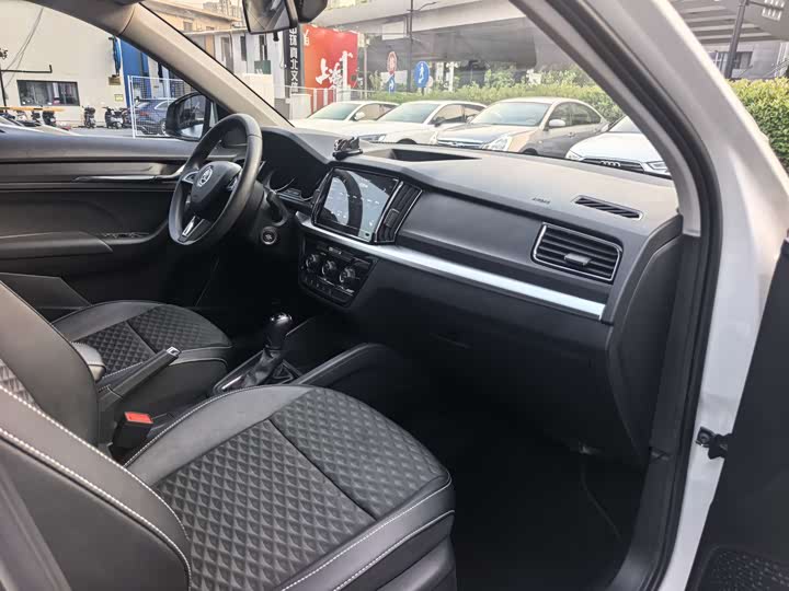 1.5L 330TSI 109PS L4 6AT High Speed 5 Seats SUV Gasoline Car 11