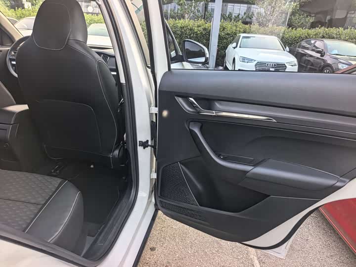 1.5L 330TSI 109PS L4 6AT High Speed 5 Seats SUV Gasoline Car 8