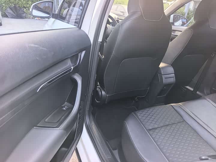 1.5L 330TSI 109PS L4 6AT High Speed 5 Seats SUV Gasoline Car 15