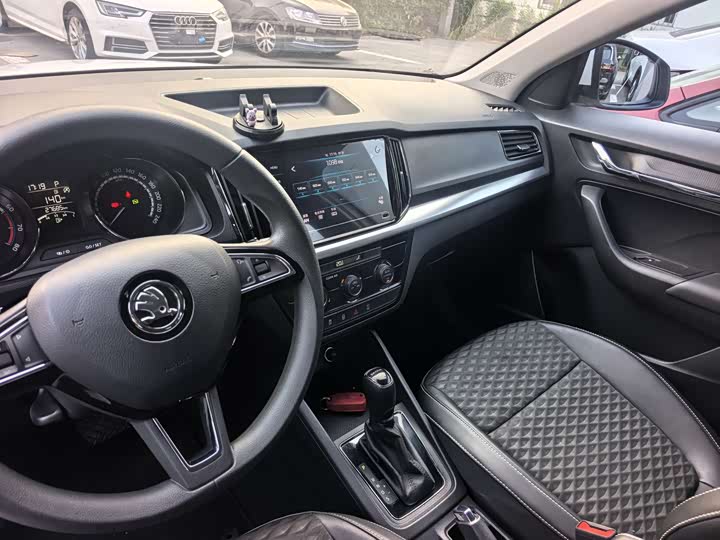 1.5L 330TSI 109PS L4 6AT High Speed 5 Seats SUV Gasoline Car 16