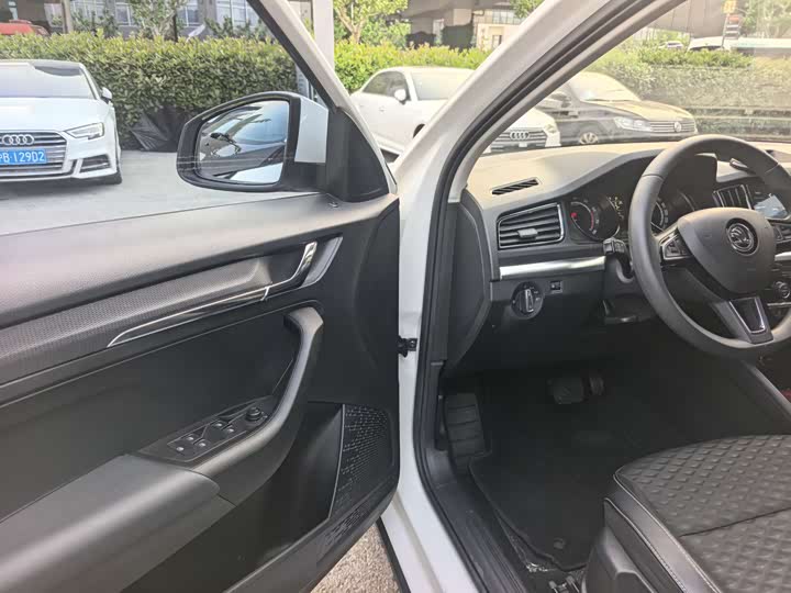 1.5L 330TSI 109PS L4 6AT High Speed 5 Seats SUV Gasoline Car 18