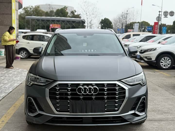 Audi Q3 35-45 TFSI Sportback, left-hand drive, cost-effective, ready stock in China. 2