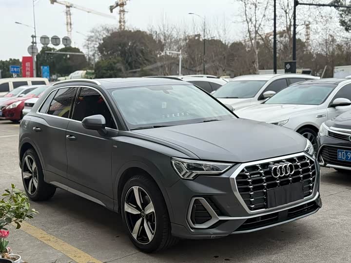 Audi Q3 35-45 TFSI Sportback, left-hand drive, cost-effective, ready stock in China. 3