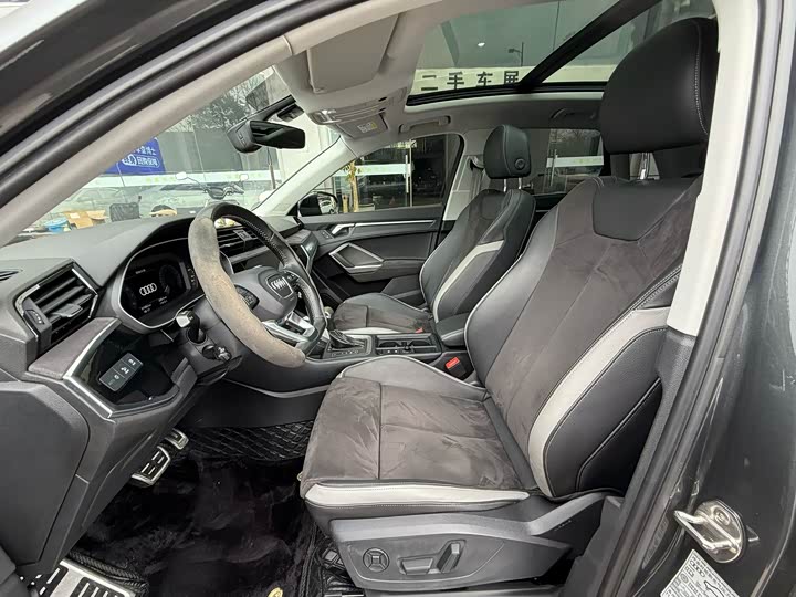 Audi Q3 35-45 TFSI Sportback, left-hand drive, cost-effective, ready stock in China. 4