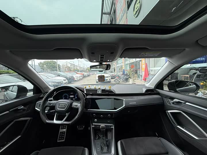 Audi Q3 35-45 TFSI Sportback, left-hand drive, cost-effective, ready stock in China. 5