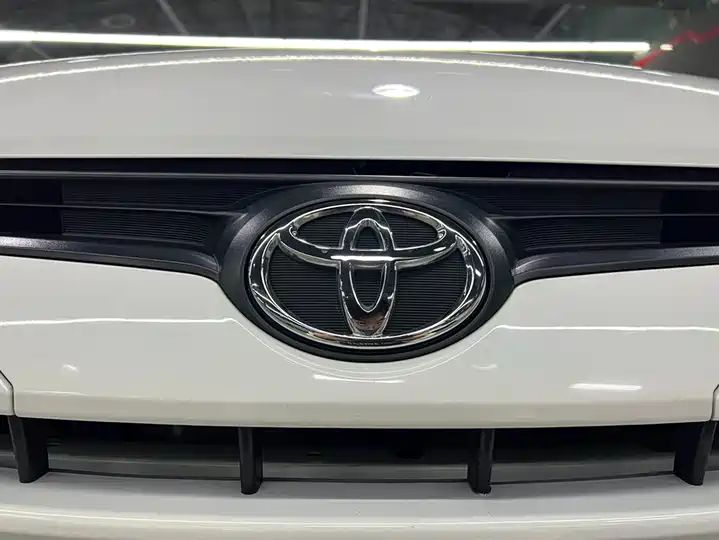 2017-2022 Yaris L Sedan, 1.5L CVT, Left Hand Drive, Gasoline, Dark Interior, R15 Tires, Fabric Seats 18