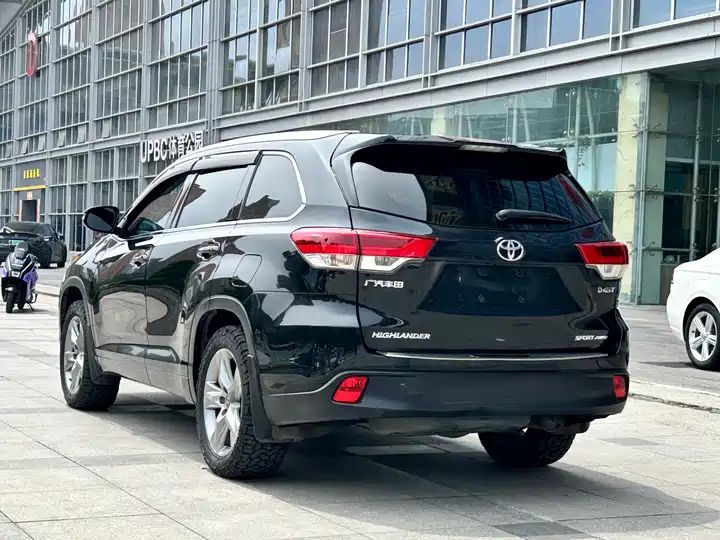 Toyota Highlander Used Vehicle - 2.0T 4WD Luxury Edition 7 Seats Safety Inspected 4x4 Capability - Image 1