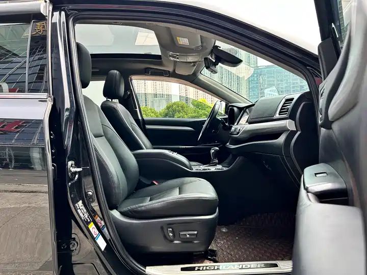 Toyota Highlander Used Vehicle - 2.0T 4WD Luxury Edition 7 Seats Safety Inspected 4x4 Capability 9