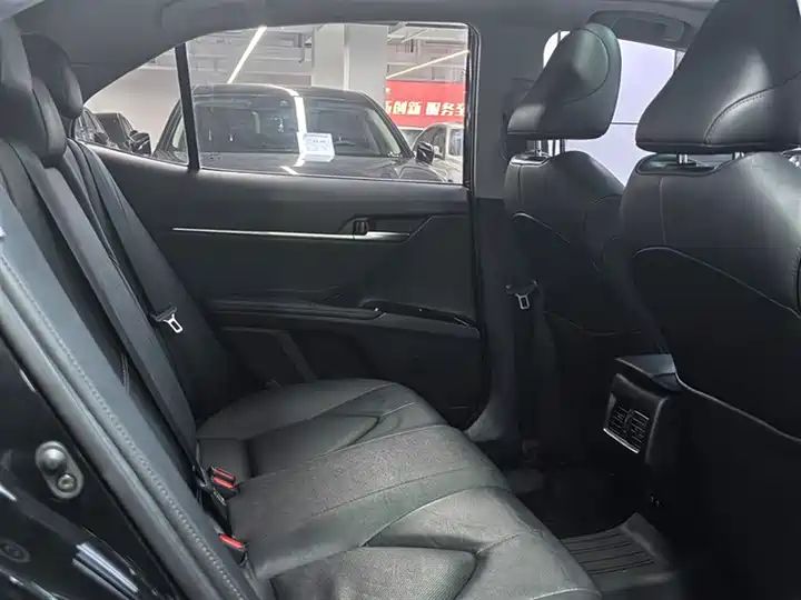 Toyota Camry 2.0L/2.5L CVT/8AT FWD 5-Seater Mid-Size Sedan LHD Euro 6 Fuel Wholesale Used Cars 9