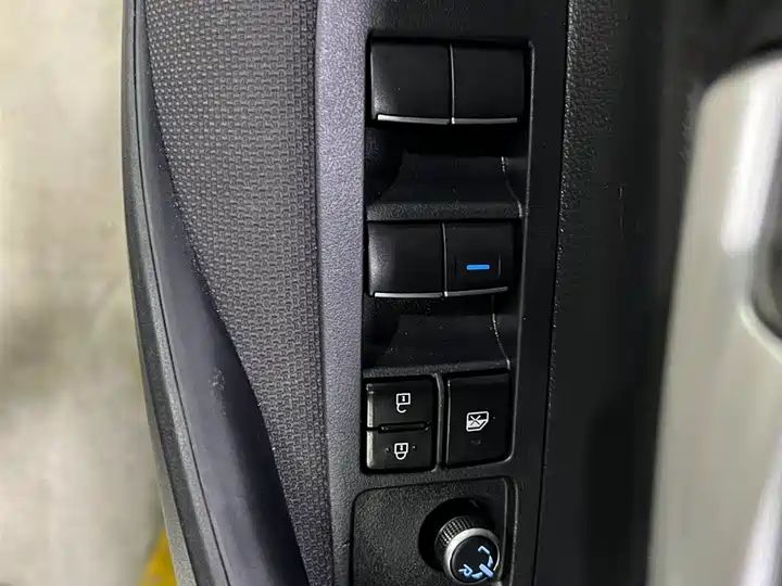 For Toyota Levin Dual Engine Luxury Edition 5-Seat 1.8L Family Automatic Left Hand Drive Second Hand Car 9