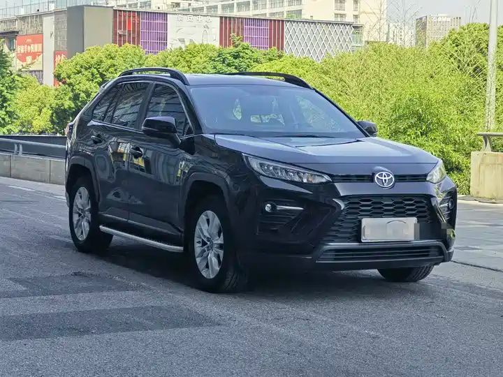2020-2023 Toyota Wildlander 2.0L Two Wheel Drive AIR SUV 3