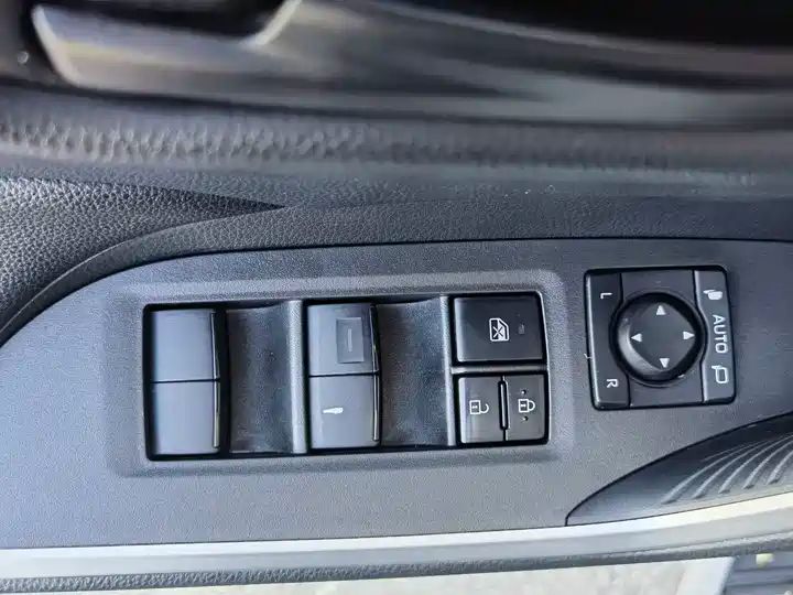 2020-2023 Toyota Wildlander 2.0L Two Wheel Drive AIR SUV 9