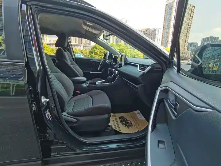 2020-2023 Toyota Wildlander 2.0L Two Wheel Drive AIR SUV 12