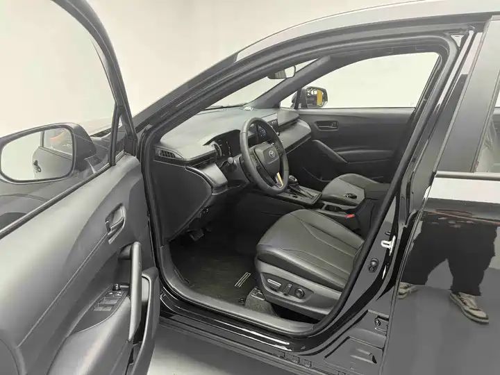 2.0L Turbo Automatic Petrol Compact SUV Euro VI Left Hand Drive Used Car From China 11
