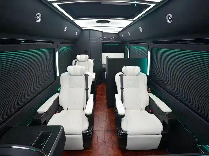2015-2024, 30 Seats, Chinese Used Car Export, Customizable Used Bus Vehicle 4