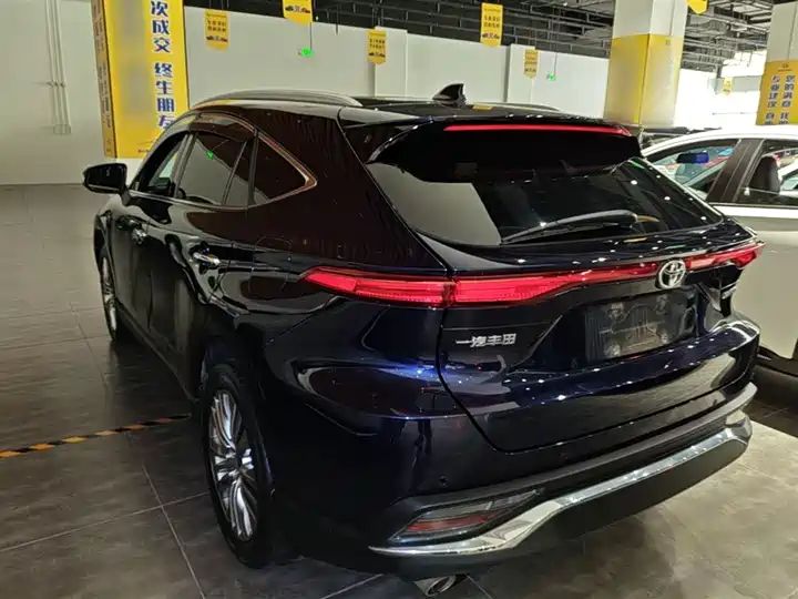AWD, Leather Seats, Dark Interior, Aluminum Alloy Roof Rack, Left Hand Drive, Chinese Used Car Export, Customizable 5
