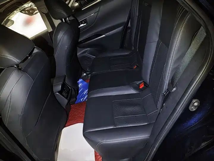 AWD, Leather Seats, Dark Interior, Aluminum Alloy Roof Rack, Left Hand Drive, Chinese Used Car Export, Customizable 15