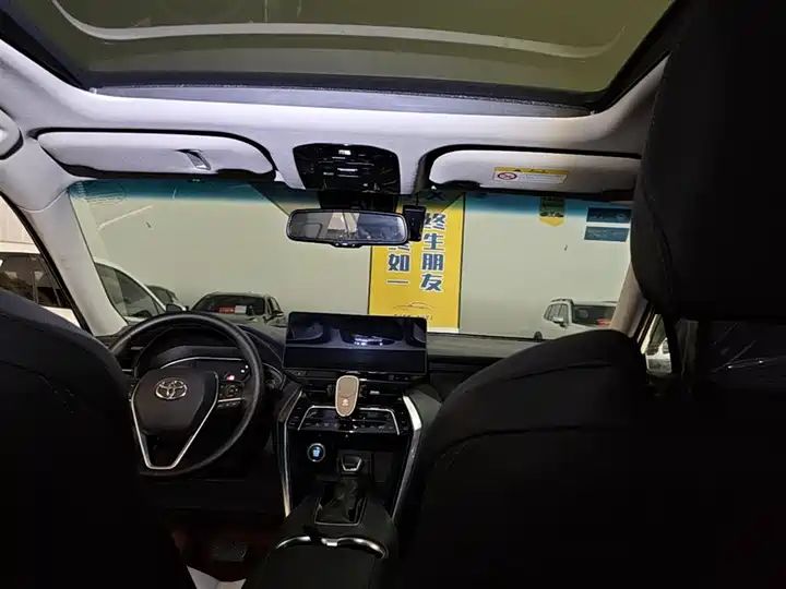 AWD, Leather Seats, Dark Interior, Aluminum Alloy Roof Rack, Left Hand Drive, Chinese Used Car Export, Customizable 16