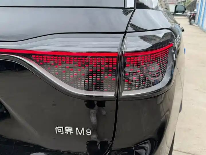 Range EV AITO M9 2025 Max Trim 5-Seat 52kWh, Equipped with Top-spec 896-Line QianKun LiDAR, Second Hand New Energy Car Global Export 21