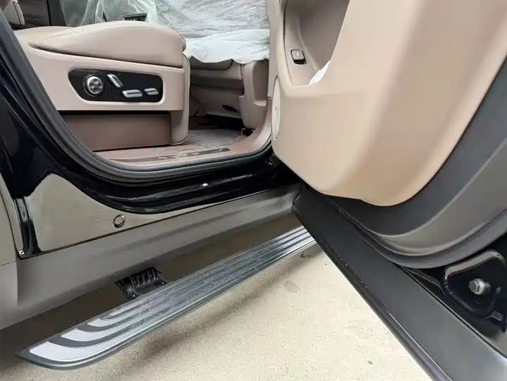 Range EV AITO M9 2025 Max Trim 5-Seat 52kWh, Equipped with Top-spec 896-Line QianKun LiDAR, Second Hand New Energy Car Global Export 25