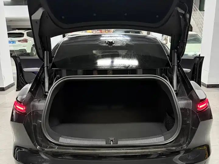 2026 Clean Parks Edition, 100kWh Battery Pure Electric 5-Seat Luxury Sedan, Chinese Pre-owned EV for Global Export 15