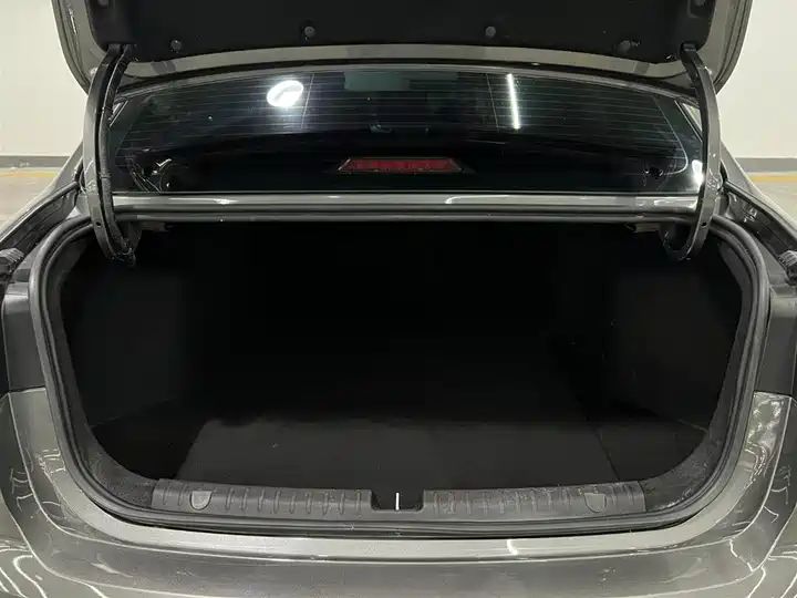 Fourth Generation 1.5L CVT Flagship, Wholesale Chinese Used Cars Export 7