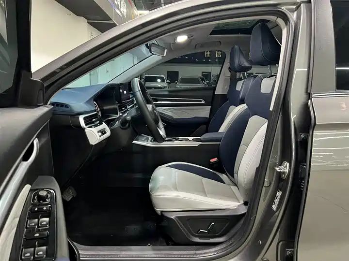 Fourth Generation 1.5L CVT Flagship, Wholesale Chinese Used Cars Export 8