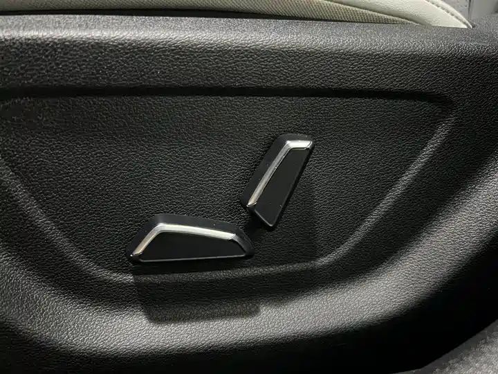 Fourth Generation 1.5L CVT Flagship, Wholesale Chinese Used Cars Export 9