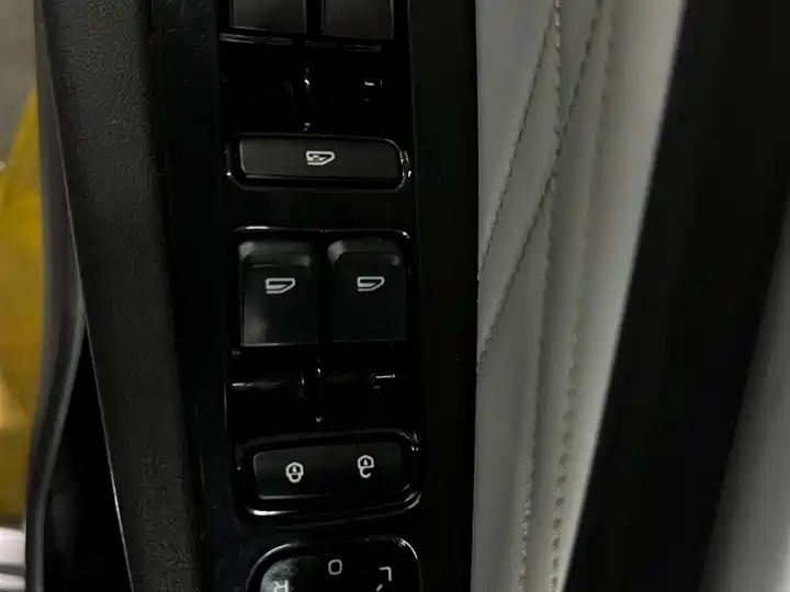 Fourth Generation 1.5L CVT Flagship, Wholesale Chinese Used Cars Export 10