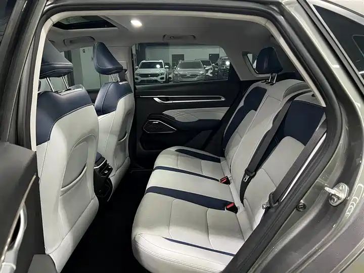 Fourth Generation 1.5L CVT Flagship, Wholesale Chinese Used Cars Export 11