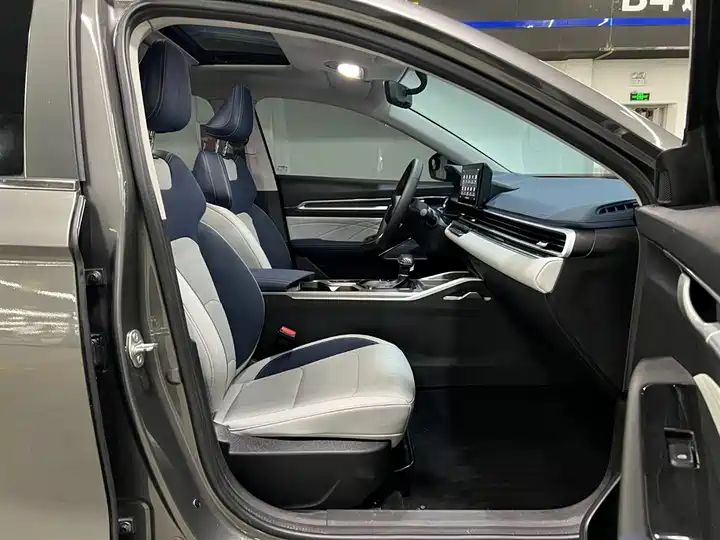 Fourth Generation 1.5L CVT Flagship, Wholesale Chinese Used Cars Export 18