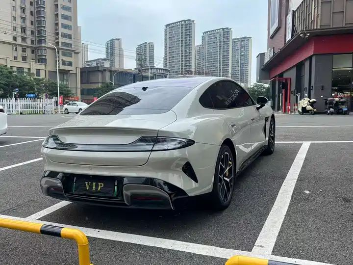Rear-Wheel Drive, Long Range, Smart Driving Edition 9