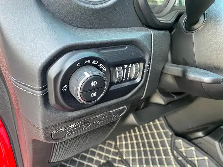 4-Door 2.0T Used Car From China For Export 10