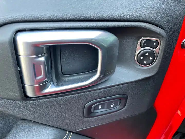 4-Door 2.0T Used Car From China For Export 11