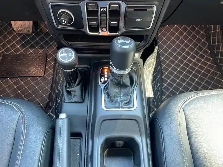 4-Door 2.0T Used Car From China For Export 16