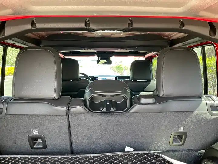 4-Door 2.0T Used Car From China For Export 17