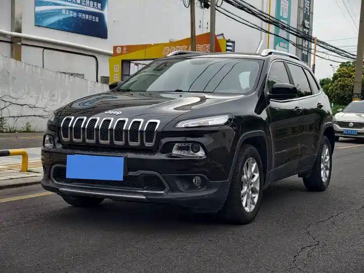 Cherokee 2.4L Limited | Used Car for Export from China - Image 1