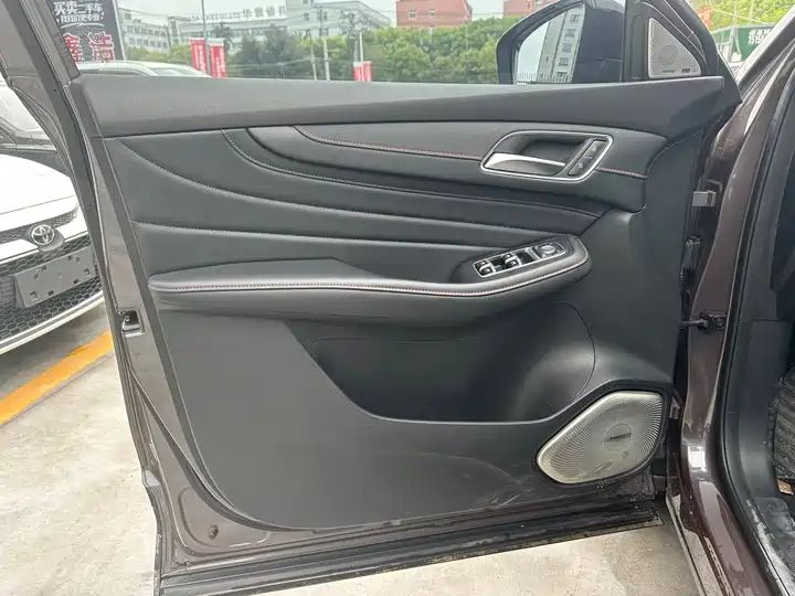 400TGI Automatic Two Wheel Drive Trophy Flagship Used Vehicle China Second Hand Car Export Worldwide 14