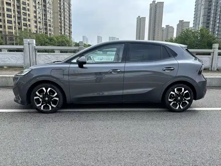 Used New Energy EV 2026 MG4 437 Carefree Edition 437km Range Pre-owned Electric Hatchback Export 3