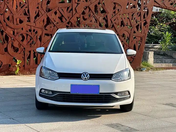 Polo 1.6L Automatic Comfort Compact Car Wholesale Export Worldwide 3