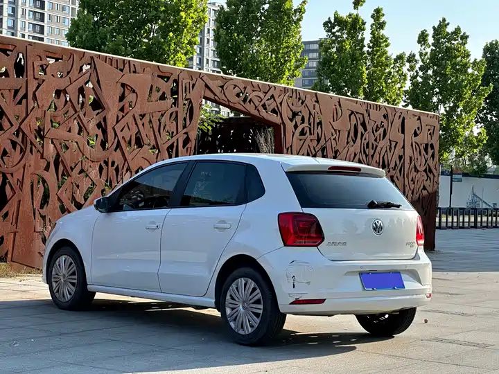 Polo 1.6L Automatic Comfort Compact Car Wholesale Export Worldwide 4