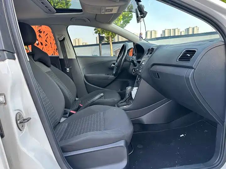Polo 1.6L Automatic Comfort Compact Car Wholesale Export Worldwide 8